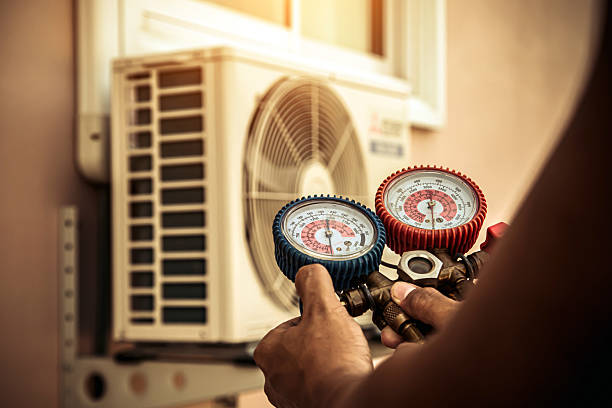 Professional Hvac Maintenance technician working in Leesburg, FL